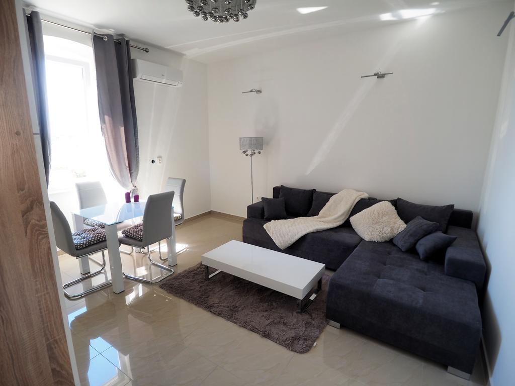 Captain Emo City Apartments Pula Exterior foto