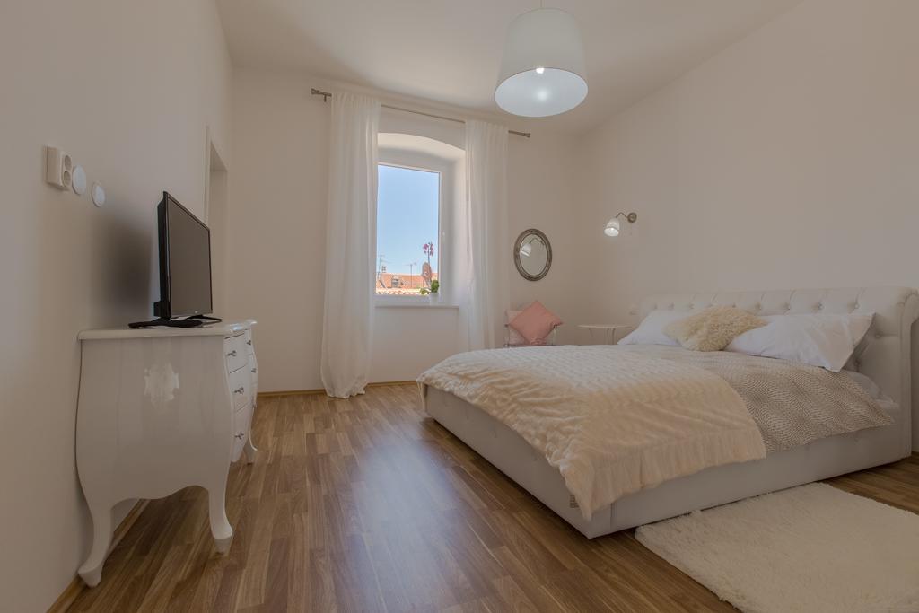 Captain Emo City Apartments Pula Exterior foto