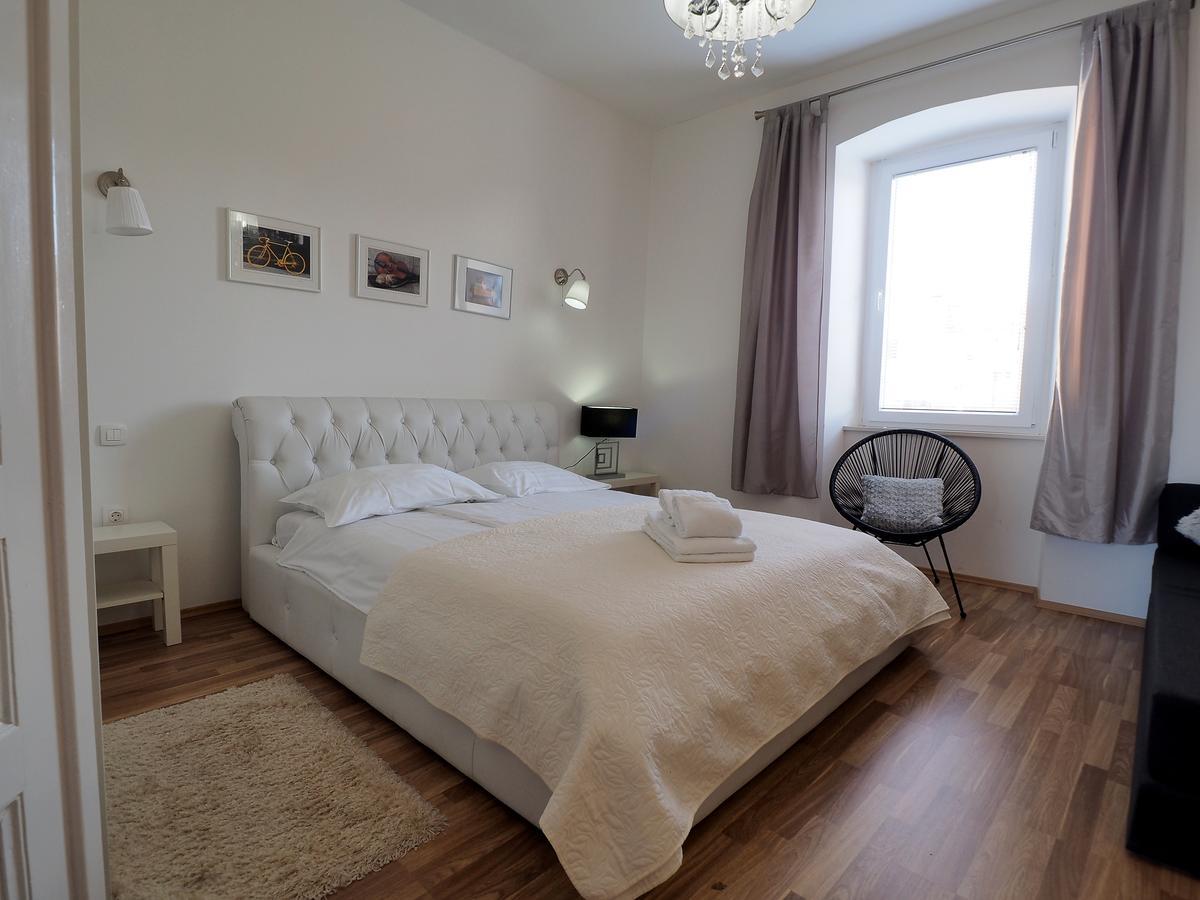 Captain Emo City Apartments Pula Exterior foto