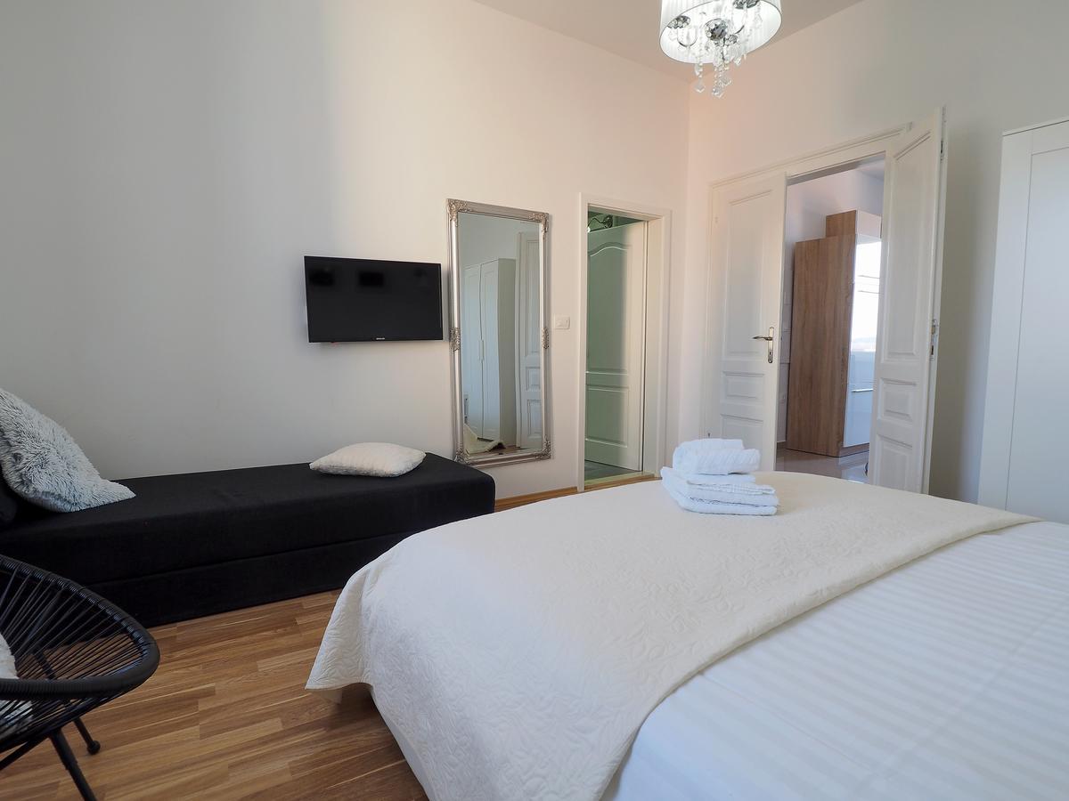 Captain Emo City Apartments Pula Exterior foto